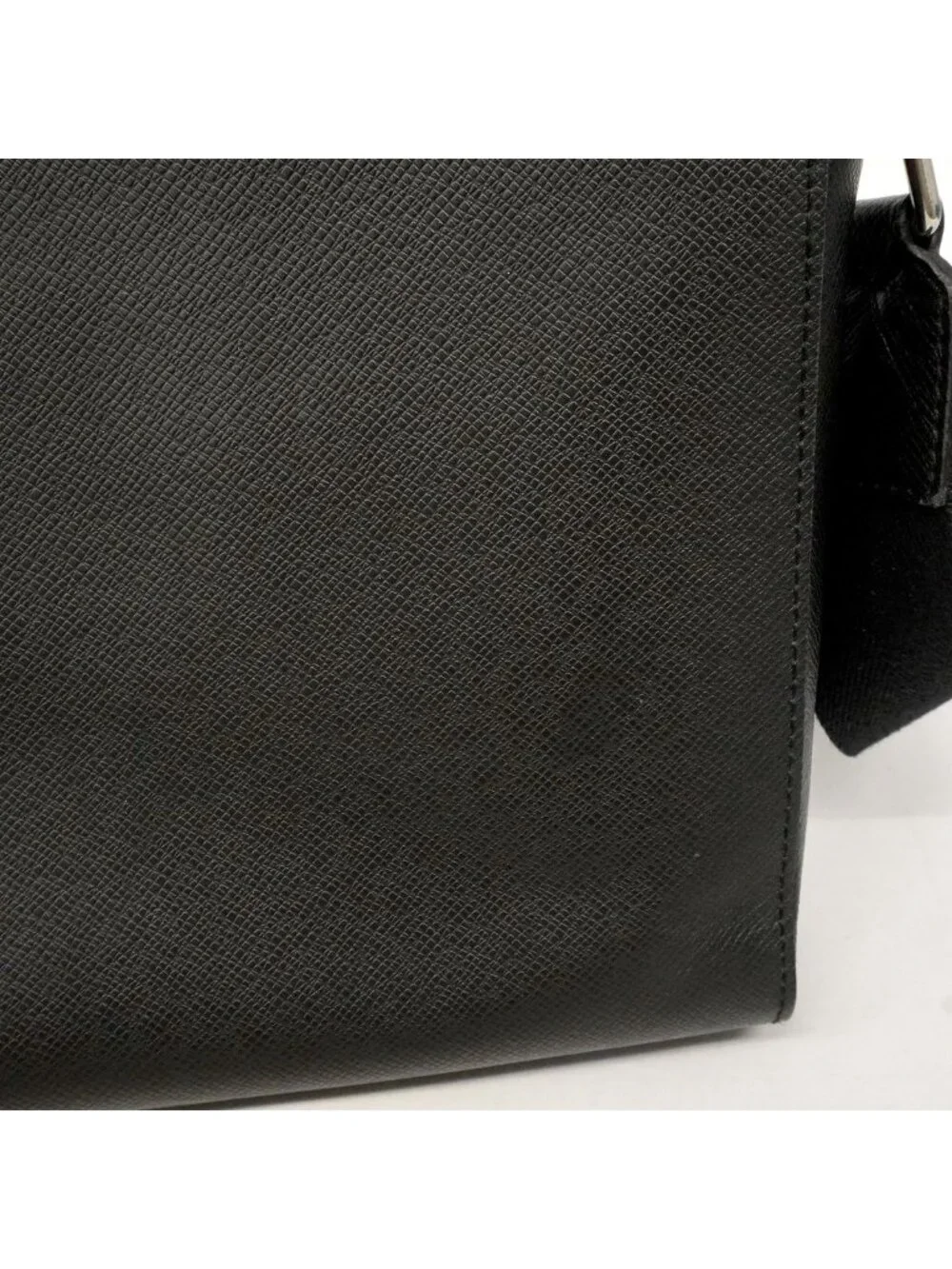 Louis Vuitton Shoulder Bag Taiga Anton Messenger MM Ardoise